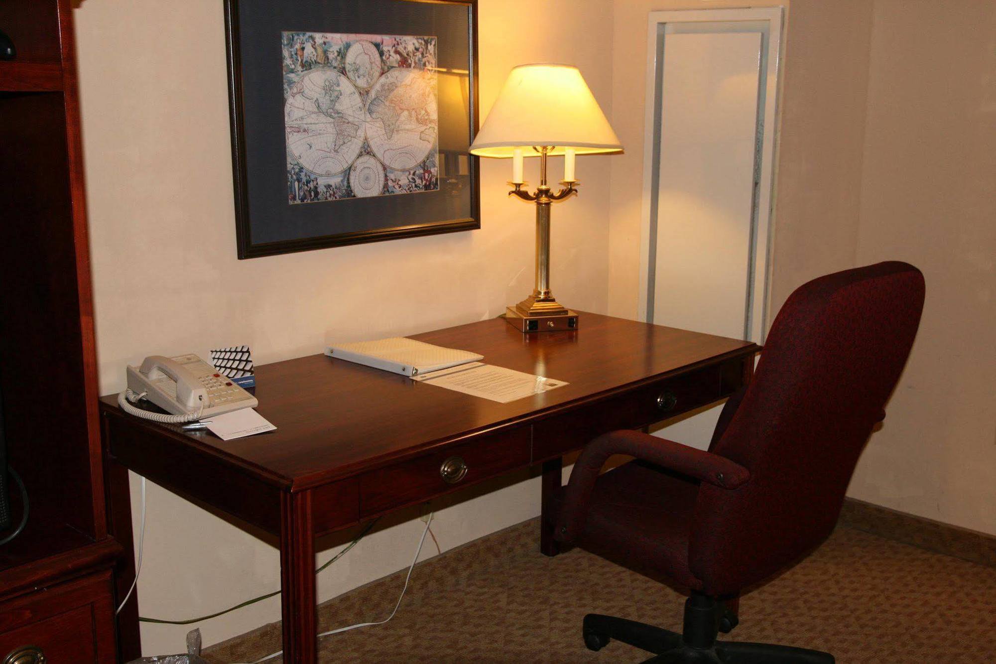Hampton Inn Columbus-North Habitación foto